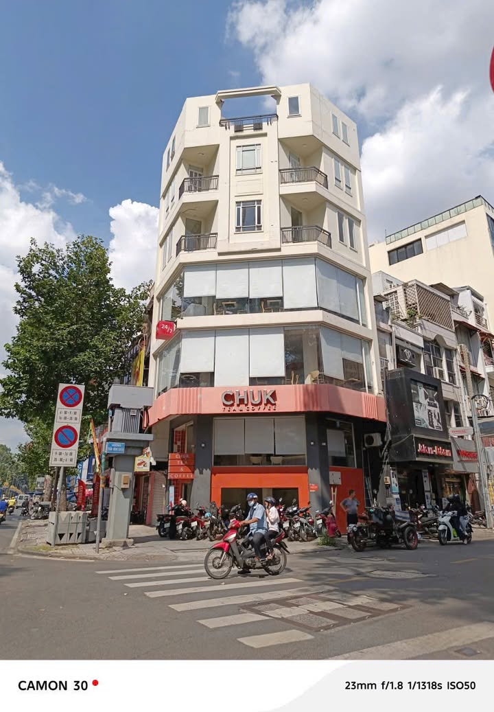 Cho thuê FrontHouse góc 2 mặt tiền đường 3/2 & Trần Minh Quyền, Quận 10 - Vị trí đắc địa, kinh doanh thuận lợi!