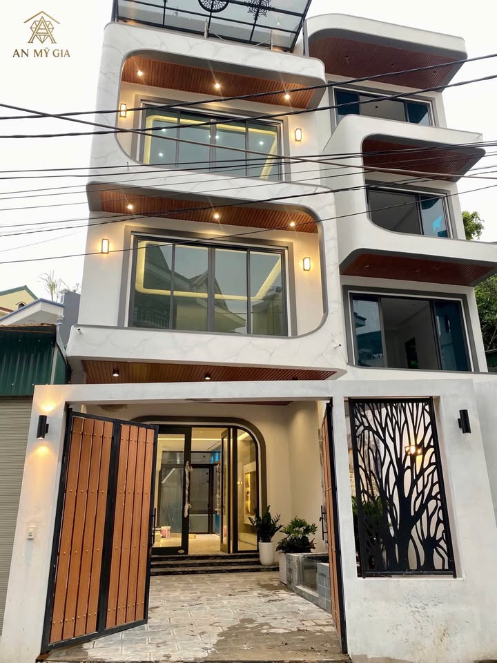 Nhà 4 tầng Hạ Long 73m² giá 6 tỷ - Thiết kế hiện đại, đầy đủ tiện nghi!