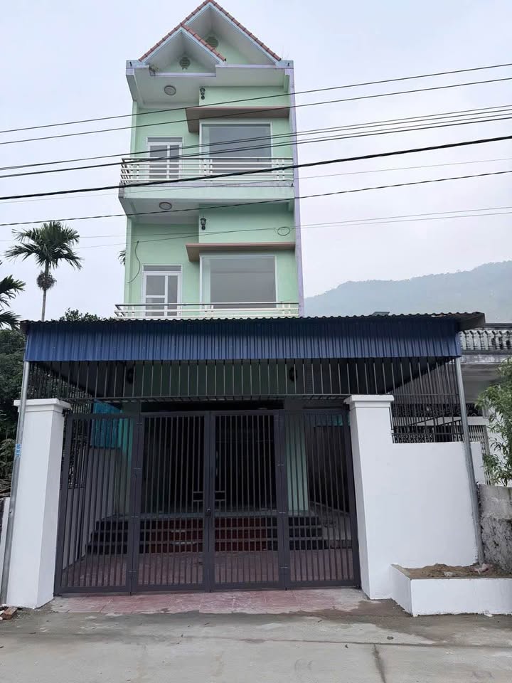 Nhà 3 tầng xóm 1, xã Vạn Phú 200m² - Tiện nghi đầy đủ, gần hồ Núi Cốc!