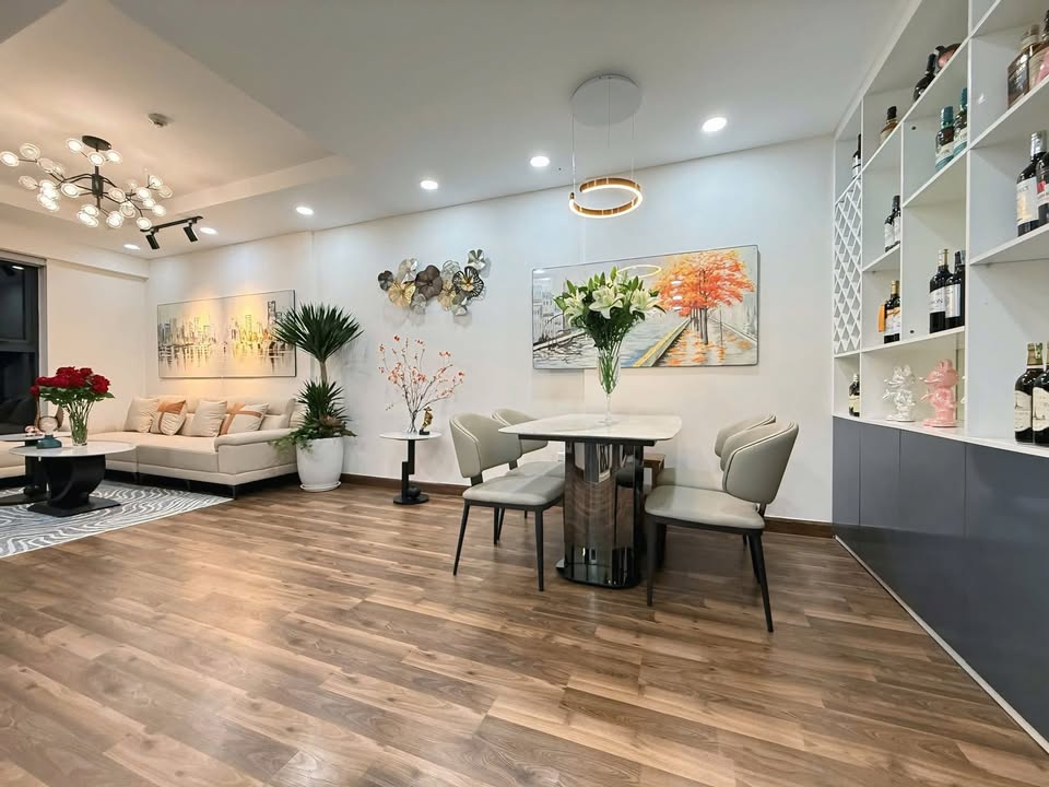 Căn hộ Cầu Giấy Center Point 127m² giá 12 tỷ - Thiết kế 3 phòng ngủ đẹp nhất tòa!