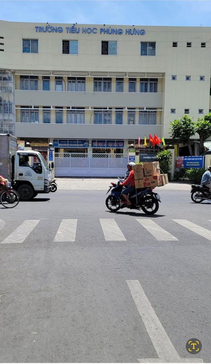 Nhà hẻm ô tô Lạc Long Quân, Quận 11, 34m² giá 5.3 tỷ - Cơ hội tuyệt vời cho bạn!