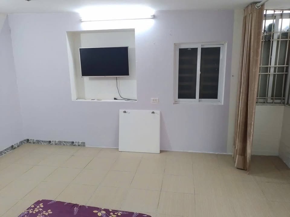 Căn hộ tập thể Thái Thịnh Đống Đa 55m² giá chỉ 7 triệu - Không gian thoáng đãng!