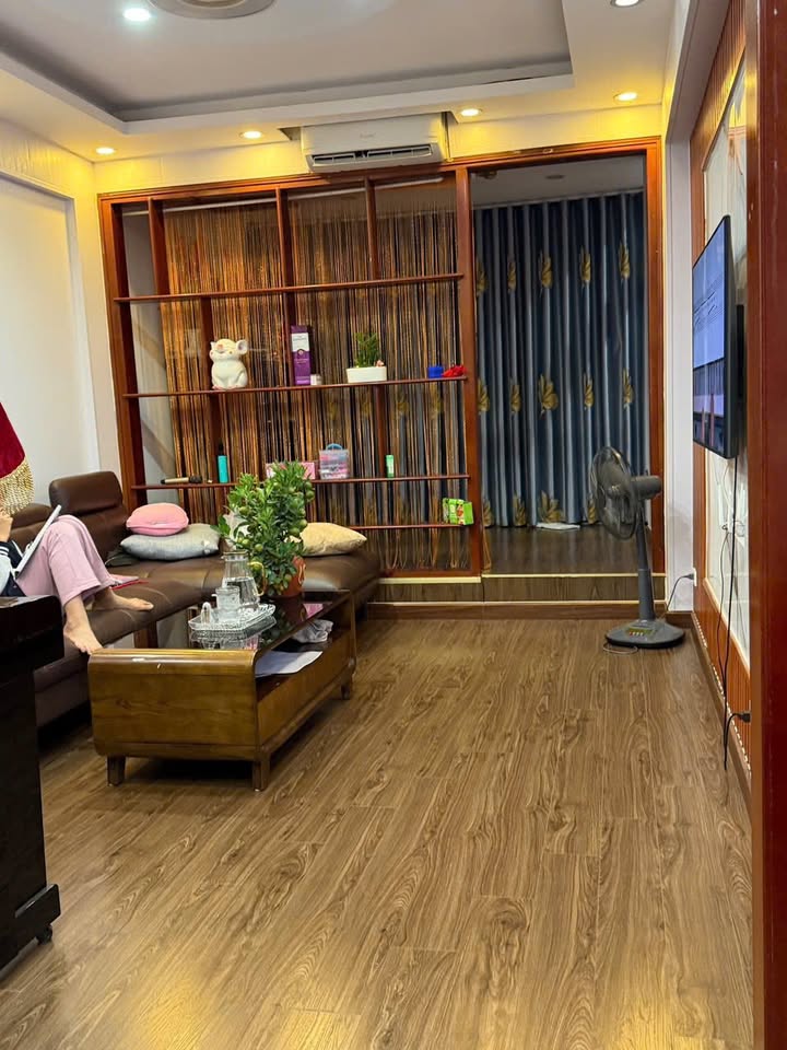 Căn hộ tập thể Nguyên Hồng, Đống Đa 41.5m² giá 6 tỷ - Nhà đẹp, nội thất xịn!