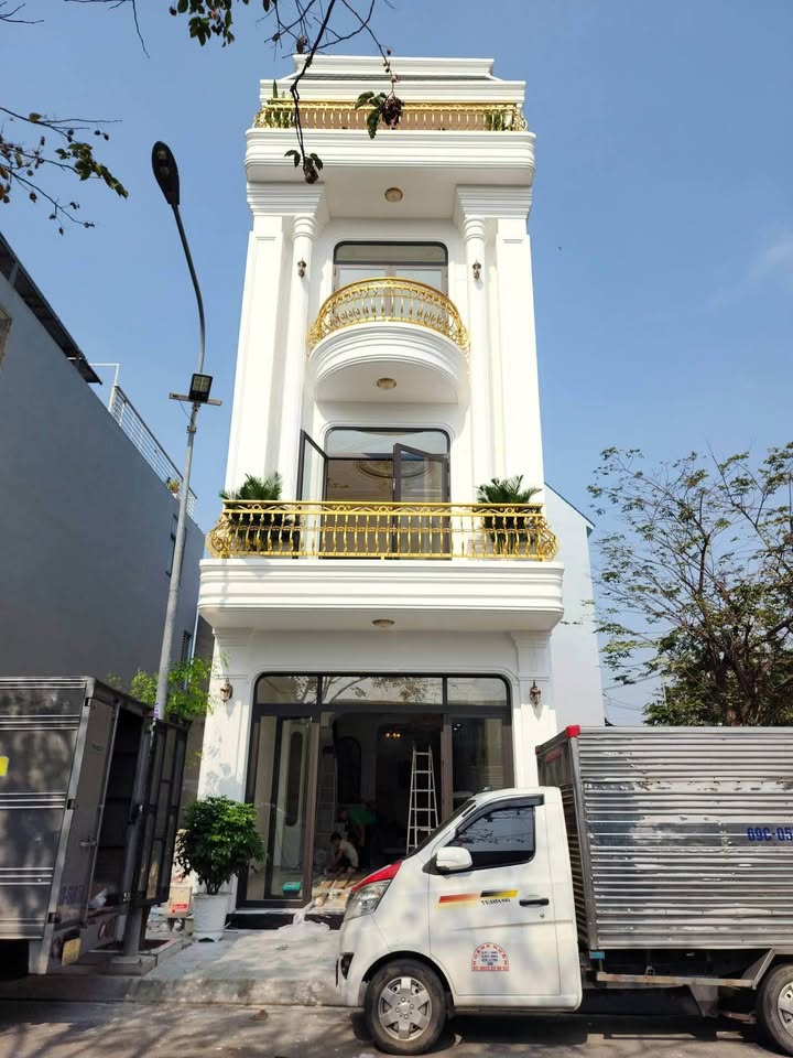 Nhà phố Bình Chuẩn, Thuận An 80m² giá 5.9 tỷ - Thiết kế tân cổ điển hoàn hảo!