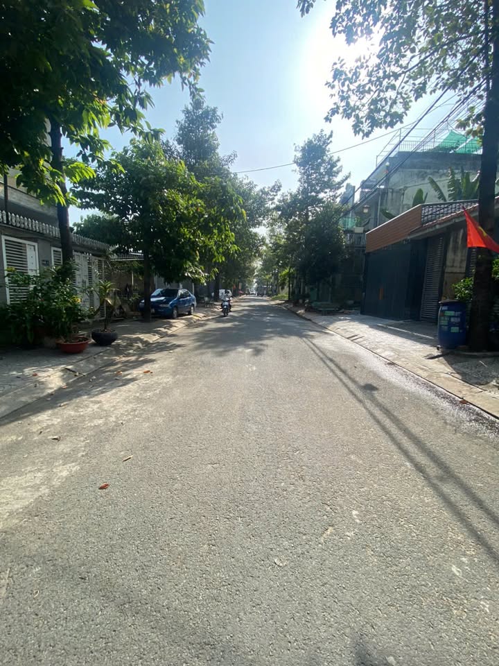 Nhà phố Tân Bình Dĩ An 125m² giá 6.25 tỷ - Thiết kế hiện đại, gần chợ đêm Biconsi!