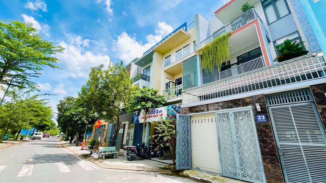 Nhà 4 tầng KDC Savico Tam Bình 141m² giá 13.9 tỷ - Thang máy, full nội thất!