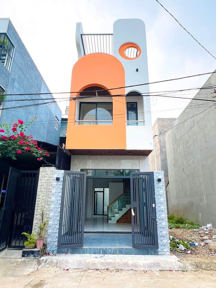 Nhà 1 trệt 2 lầu tại Long Phước, Quận 9, 53m² giá 4.1 tỷ - Sát chợ và Đại học Luật!