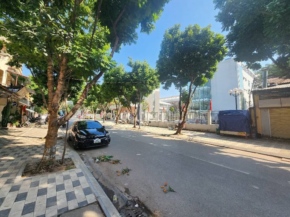 Đất Phú Thượng 120m² giá 30 tỷ - Vị trí đẹp sát phố, sổ đỏ chính chủ!