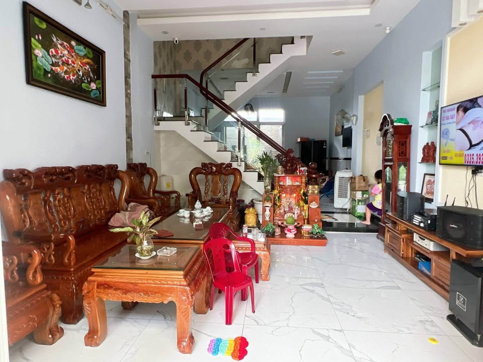 Nhà riêng Hóc Môn 80m² giá 5.5 tỷ - Sổ hồng chính chủ, hẻm xe hơi