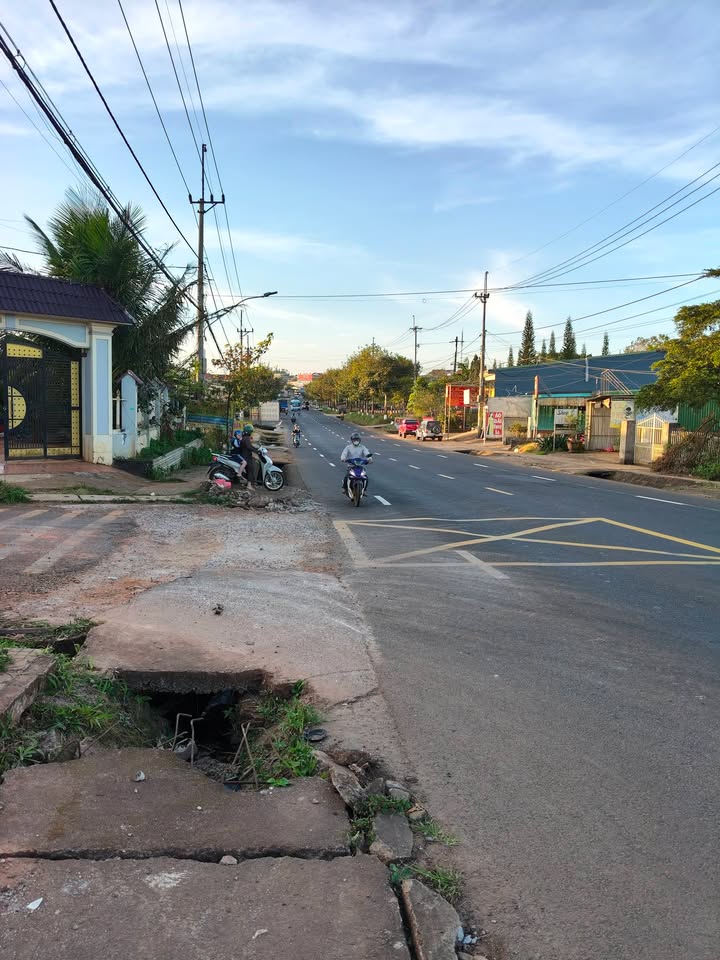 Đất mặt tiền nhựa lớn Đức An 304m² giá 1.25 tỷ - Vị trí đắc địa ngay trung tâm!