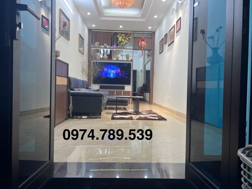 Nhà riêng Dịch Vọng Cầu Giấy 65m² - Lô góc, ô tô vào tận nơi!