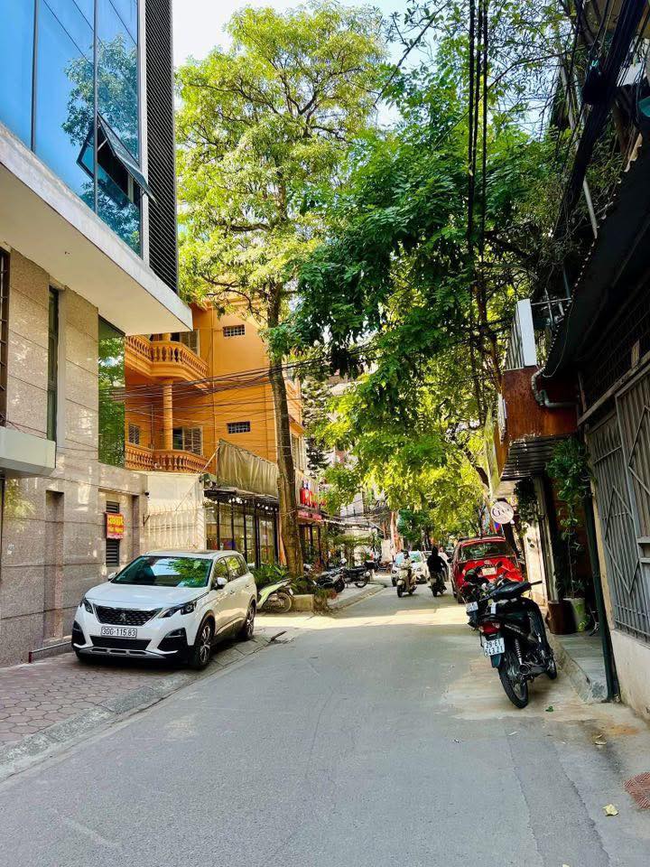 Nhà phố Chùa Bộc 50m² giá 14.3 tỷ - Gần mặt phố, tiện ích đầy đủ!