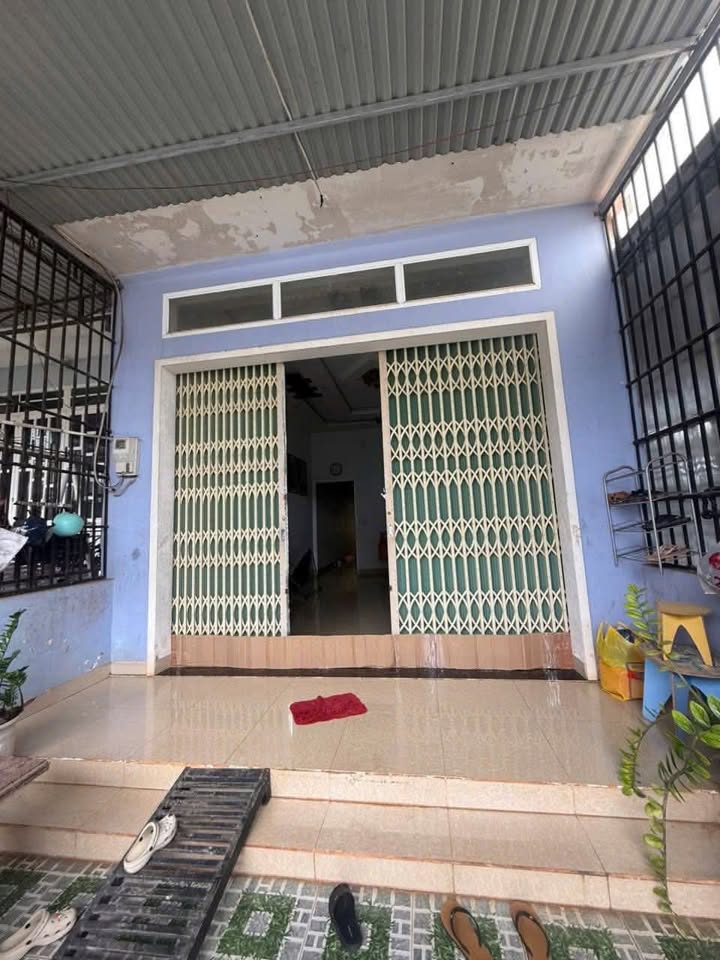 Nhà cho thuê tại hẻm 84 Chi Lăng, Pleiku 2PN chỉ 3 triệu/tháng - Sân ô tô rộng rãi!