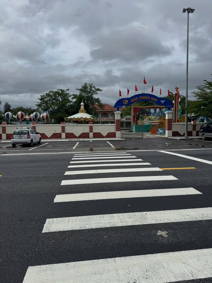 Bán FrontHouse 36 Nguyễn Huệ, Ninh Hiệp 225m² giá 9.9 tỷ - Vị trí đắc địa trung tâm!