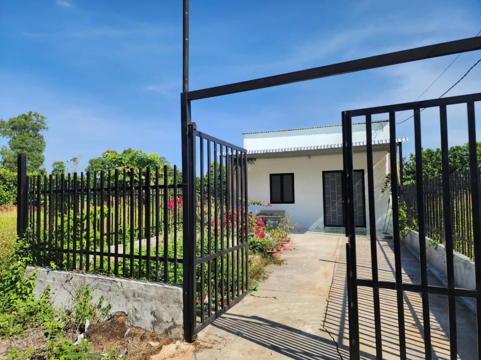 Nhà bán tại Bình Lộc, Long Khánh 126m² giá 650 triệu - Đường xe hơi thoải mái!