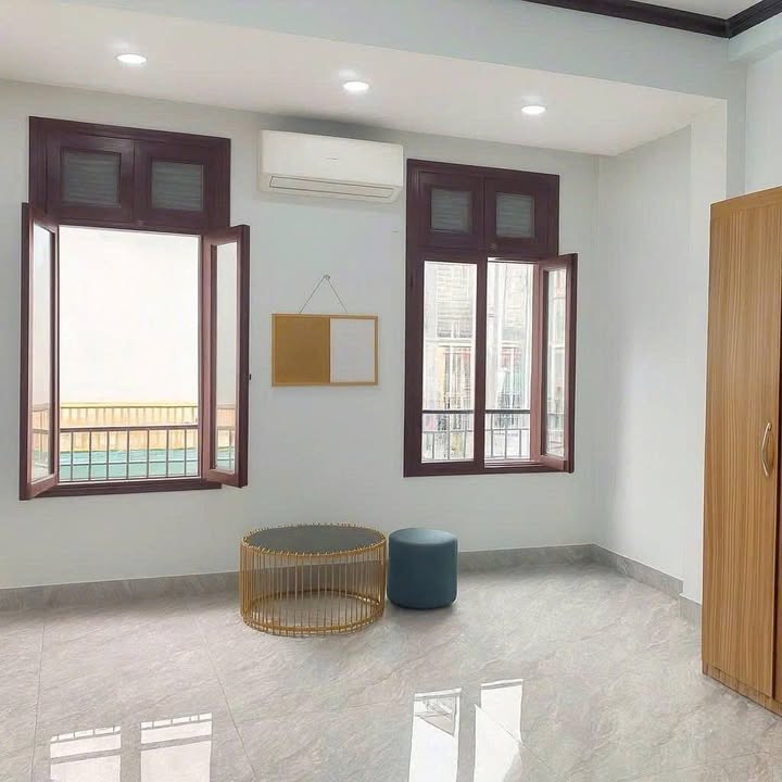 Nhà nhỏ Ngọc Thụy 30m² giá 4 triệu - Full nội thất, lô góc thoáng sáng!