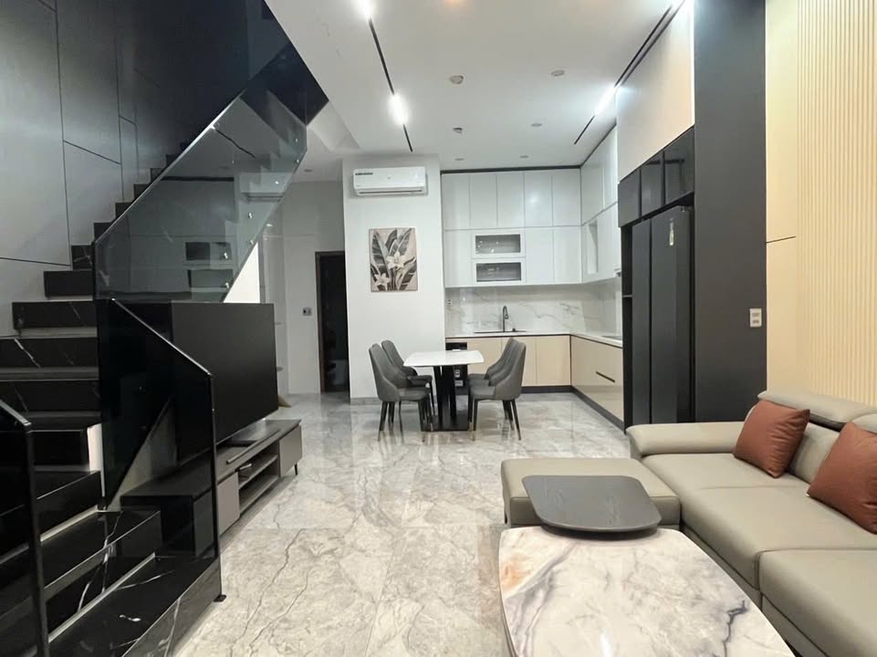 Nhà 3 tầng Hòa Minh Đà Nẵng 82,5m² - Ô tô vào tận nơi, sẵn sàng ở ngay!