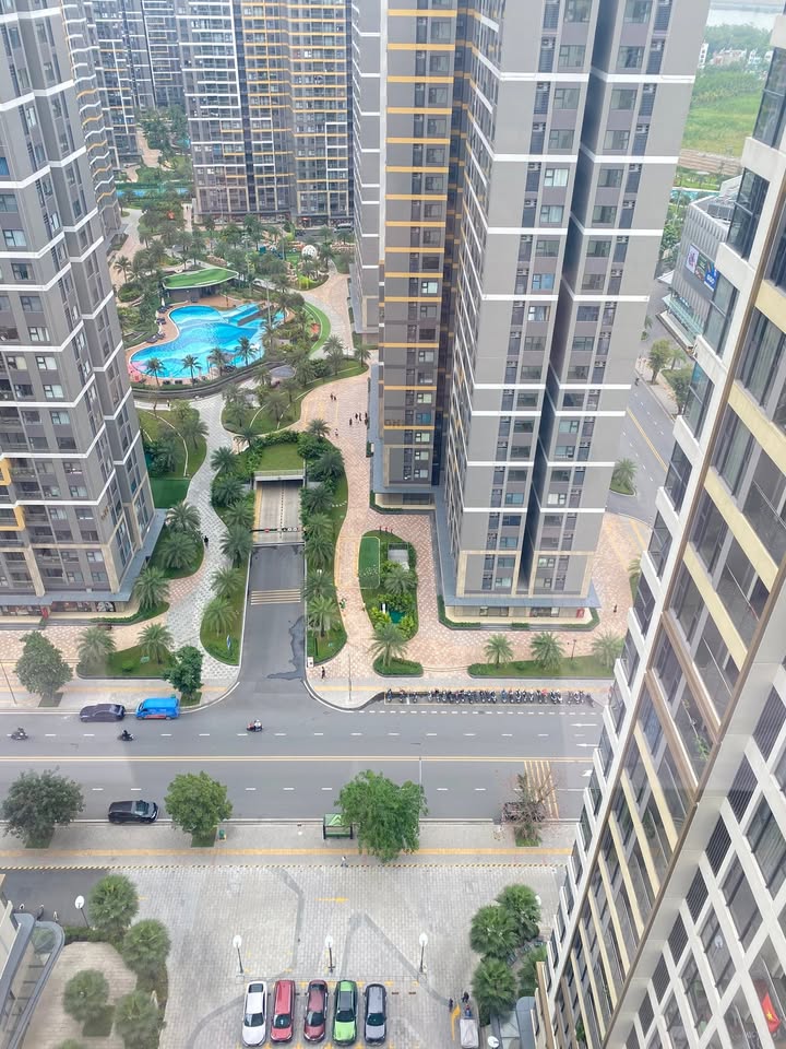 Căn hộ Vinhomes Grand Park Thủ Đức 74m² giá 10.5 triệu - Full nội thất mới, sẵn vào ở ngay!