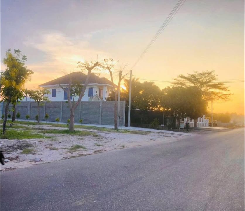 Đất mặt tiền đường Nguyễn Tri Phương, Tân Bình, Lagi 150m² giá 2 tỷ - Sổ hồng chính chủ!