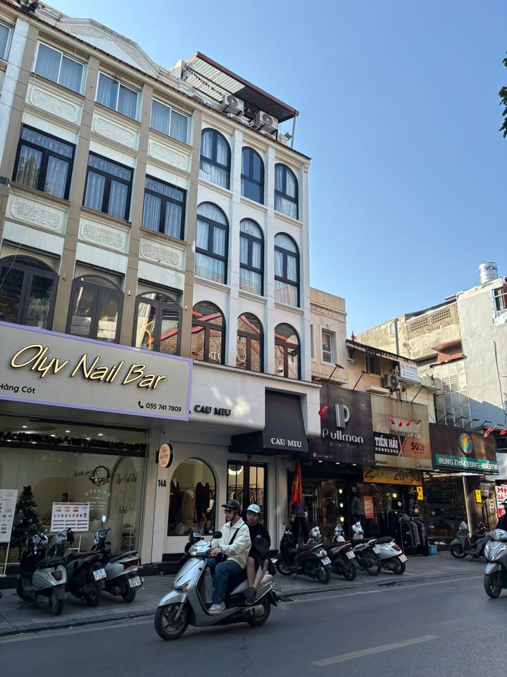 Nhà mặt phố Hàng Cót, Hoàn Kiếm 50m² giá 53 tỷ - Căn góc cho thuê 80 triệu/tháng!