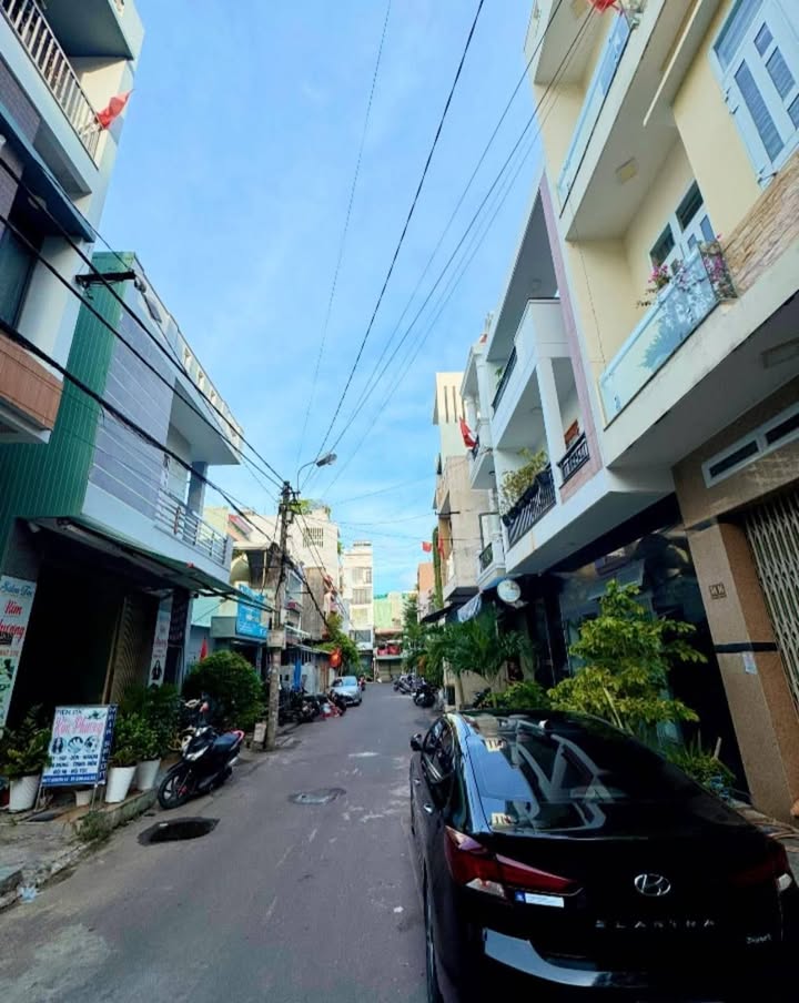 Nhà bán đường Cần Vương, Quy Nhơn 92m² giá 6 tỷ - Mặt tiền rộng 8m, thuận tiện kinh doanh!