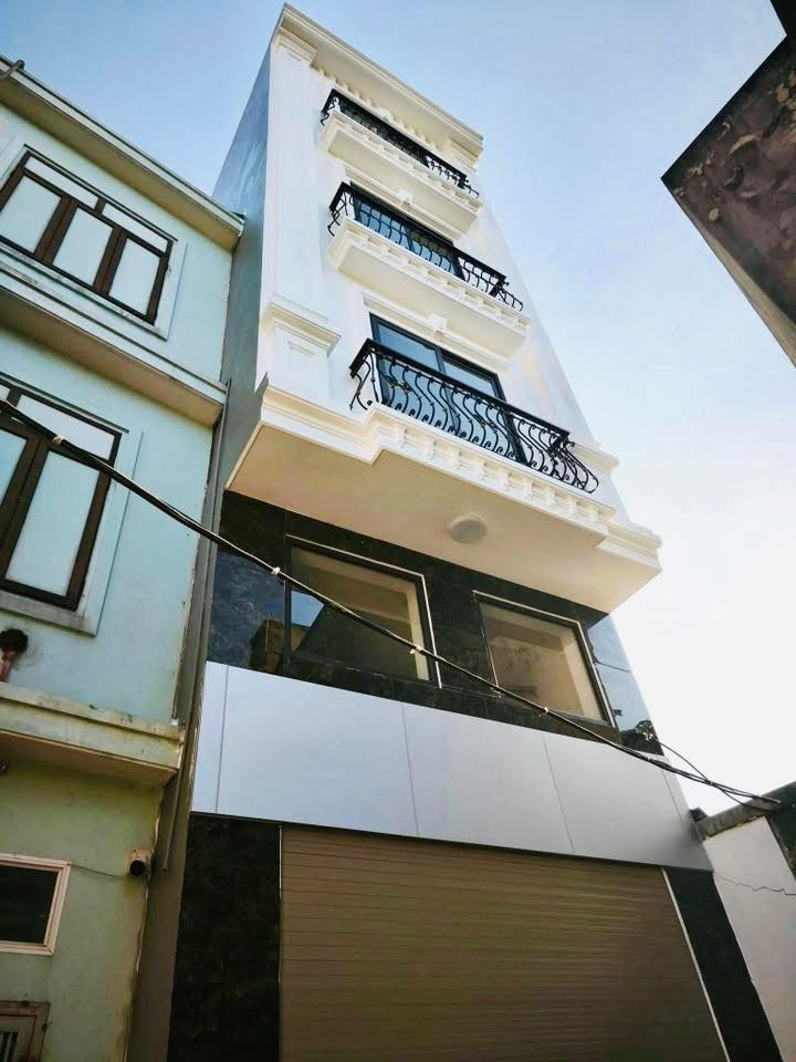 Nhà 5 tầng mới tại Thanh Trì 45m² giá chỉ 6 tỷ - Thiết kế hiện đại, tiện nghi!