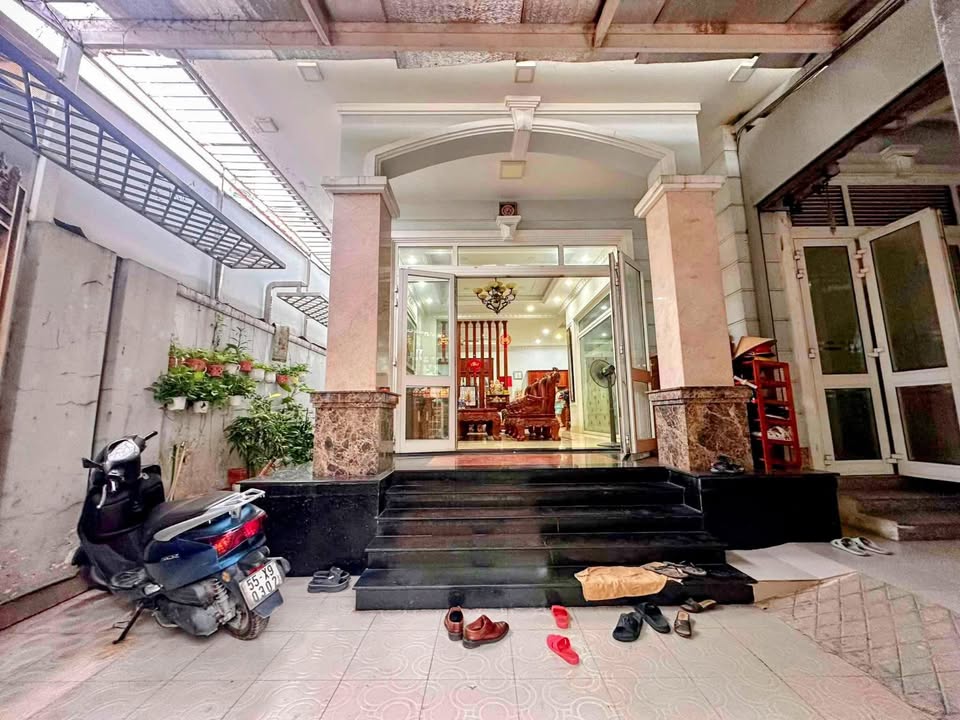 Biệt thự mặt tiền Phạm Văn Đồng, Thủ Đức 152m² giá 12.9 tỷ - Đầu tư sinh lời ngay!