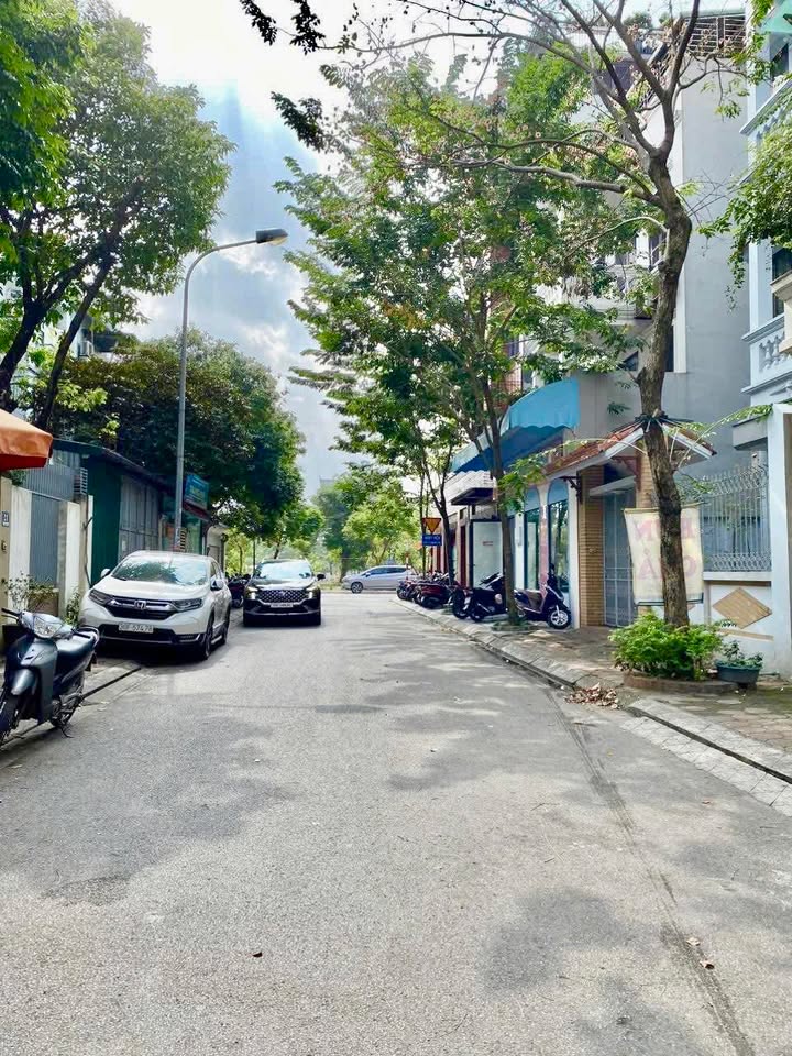 Nhà cho thuê 3 tầng 142m² tại Sài Đồng, Long Biên - Kinh doanh tốt, giá chỉ 11 triệu/tháng!