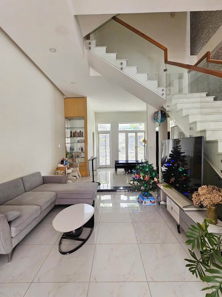 Nhà phố cho thuê Thảo Điền 180m² giá 50 triệu - Không gian sống tiện nghi!