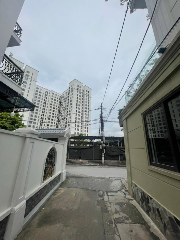 Đất nền Bồ Đề Long Biên 50m² giá 7 tỷ - Sổ đỏ chính chủ, giao thương thuận lợi!