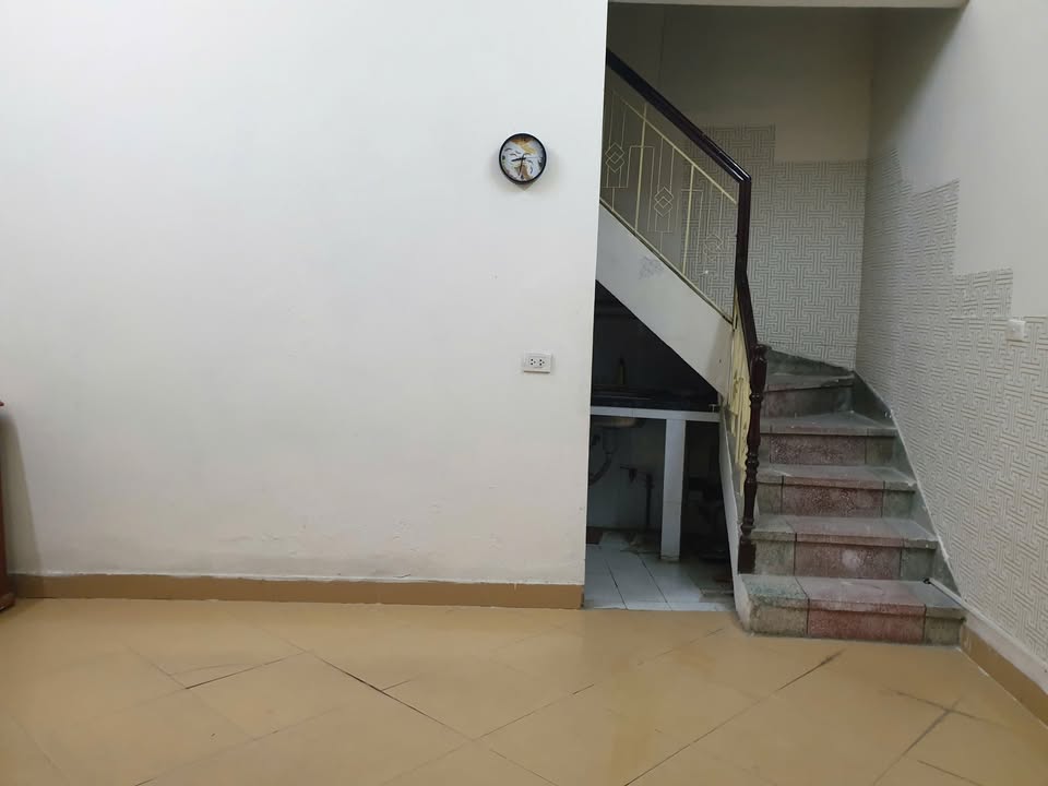 Cho thuê nhà nguyên căn 3 tầng tại Ngõ Linh Quang, Đống Đa chỉ 6.5 triệu - Không gian sống lý tưởng!