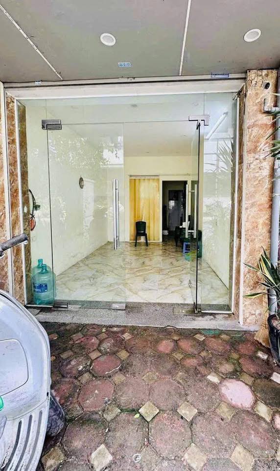Nhà mặt phố Hoàng Hoa Thám, Thụy Khuê 30m² giá 12 triệu - Kinh doanh đa mô hình!