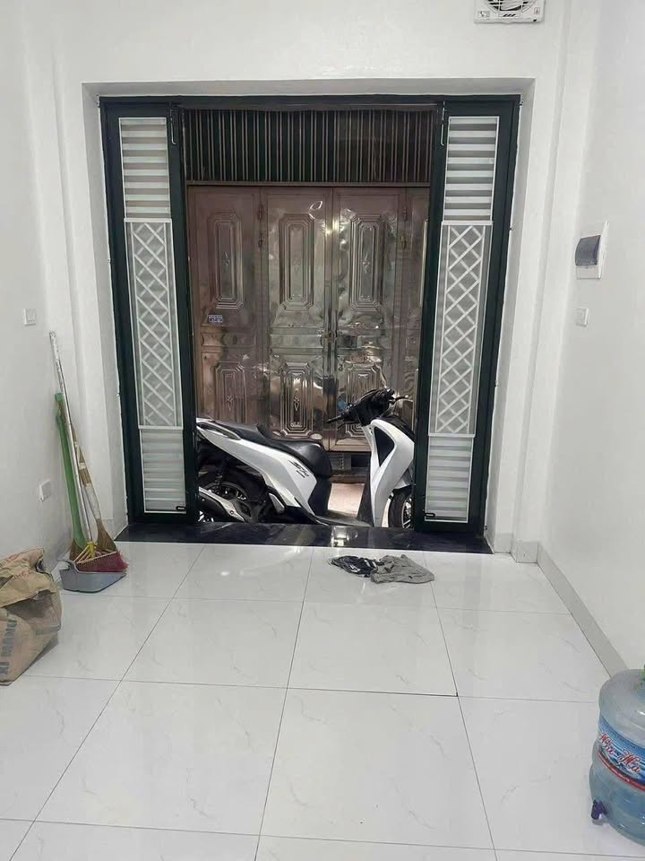Nhà cho thuê ngõ 445 Nguyễn Khang, Cầu Giấy 25m² giá 8 triệu - Nhà mới, vào ở ngay!