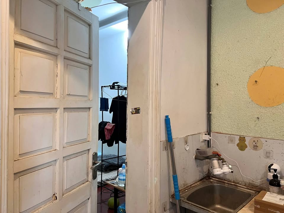 Phòng trọ Tứ Liên Tây Hồ 20m² giá 2,5 triệu - Không gian sạch sẽ, an ninh tốt!