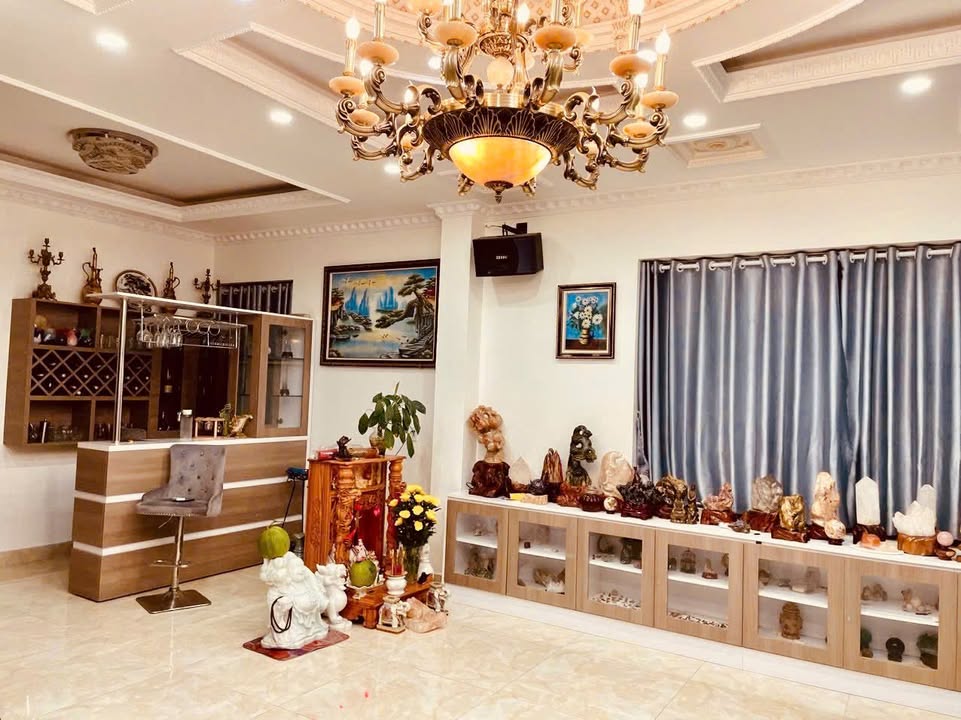 Căn Villa mặt tiền KQH Ngô Quyền 220m² giá 18 tỷ - Thiết kế hiện đại, đầy đủ nội thất!