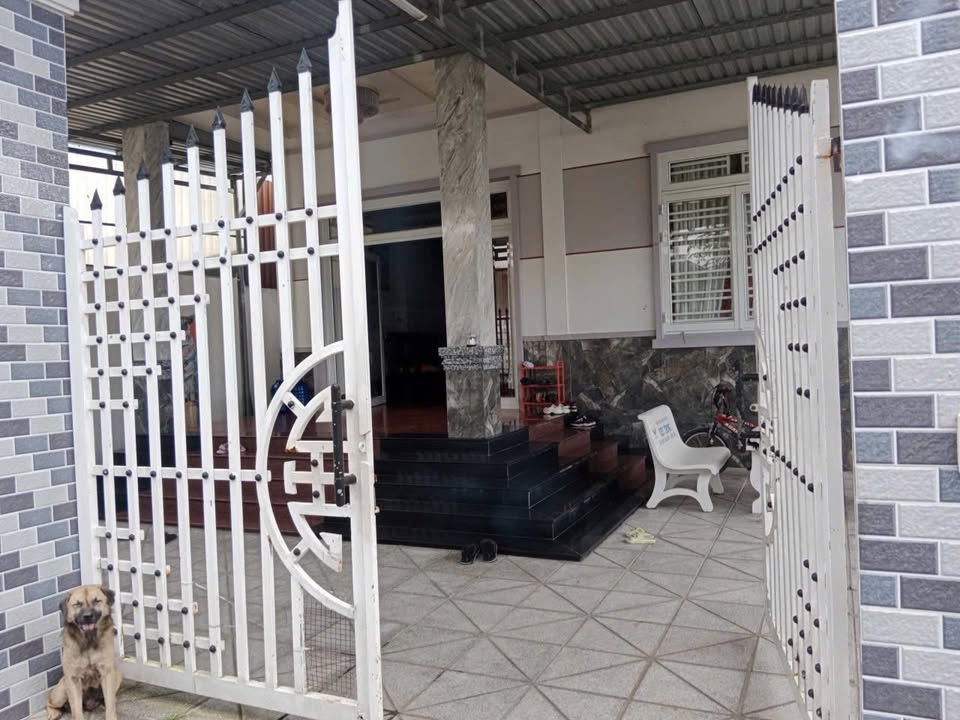 Nhà đẹp phường Phú Tân, Bến Tre 205m² giá 2.1 tỷ - Gần trung tâm chỉ 5 phút!