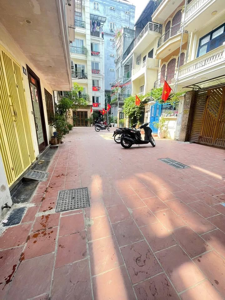 Nhà riêng Tương Mai Hoàng Mai 40m² giá 8 tỷ - Sổ đỏ chính chủ giao dịch ngay!