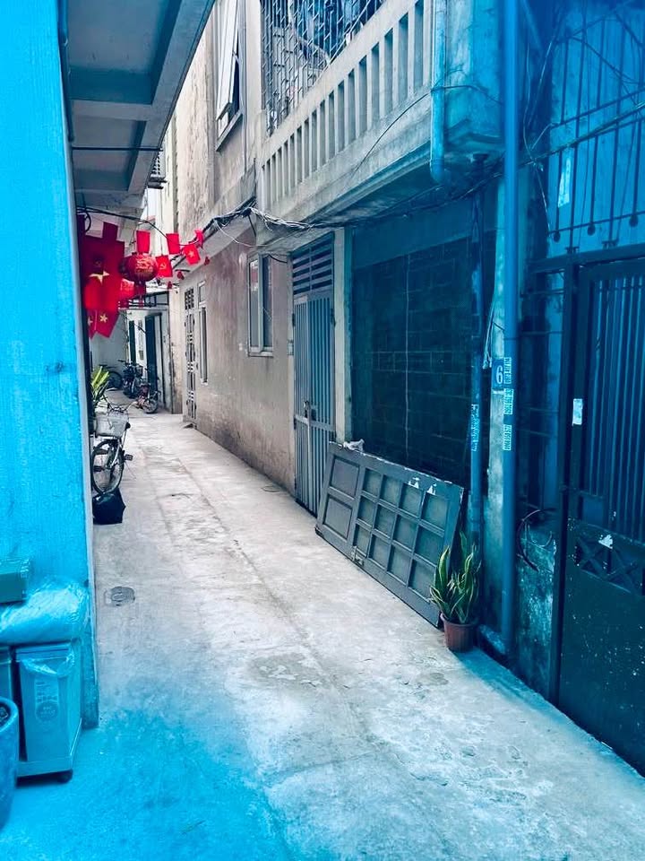 Đất nền Ngõ 79 Cầu Giấy 48m² giá 8.4 tỷ - Sổ đỏ chính chủ, gần công viên!