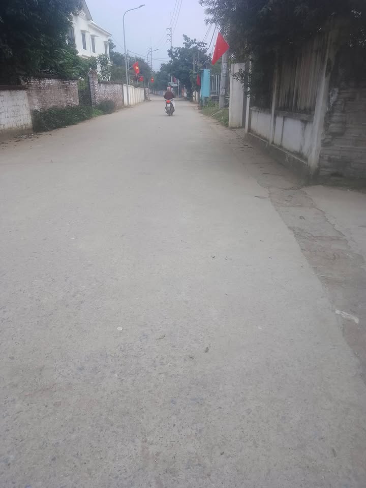 Đất nền chính chủ tại thôn Mồ Đồi, xã Yên Bài, 303m² - Giá chỉ 909 triệu VND!