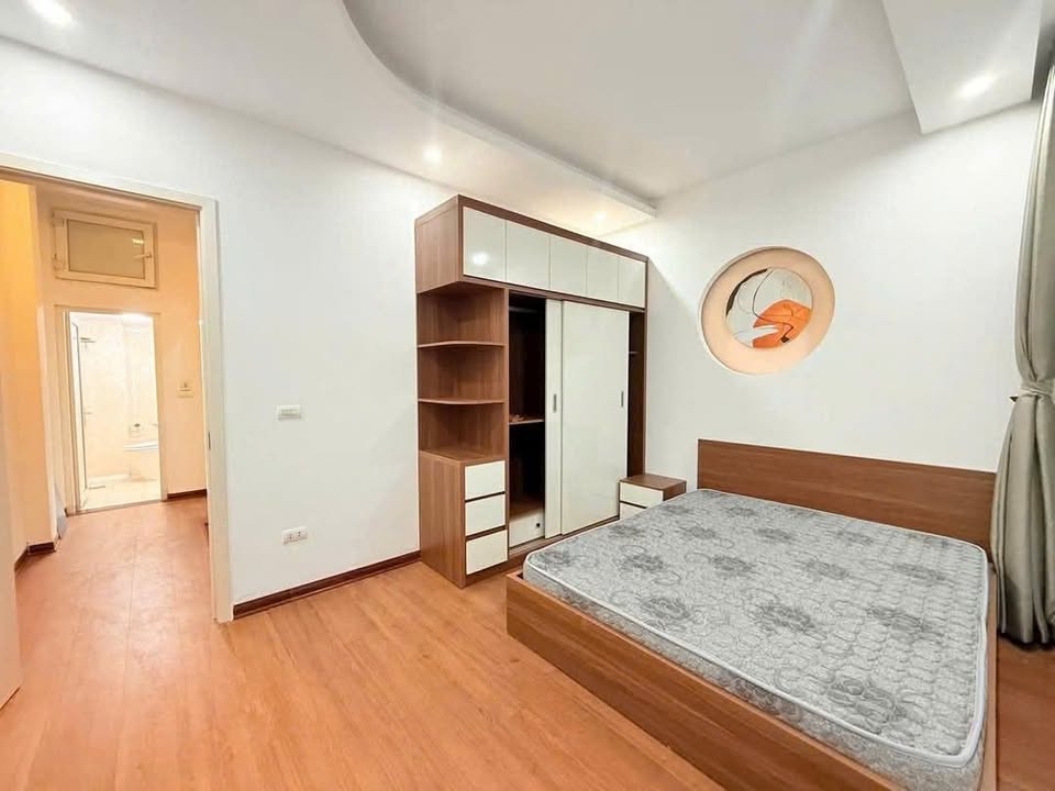 Nhà 5 tầng Mễ Trì Thượng 30m² giá 8.3 tỷ - Lô góc ngõ thông, tiện ích đầy đủ!