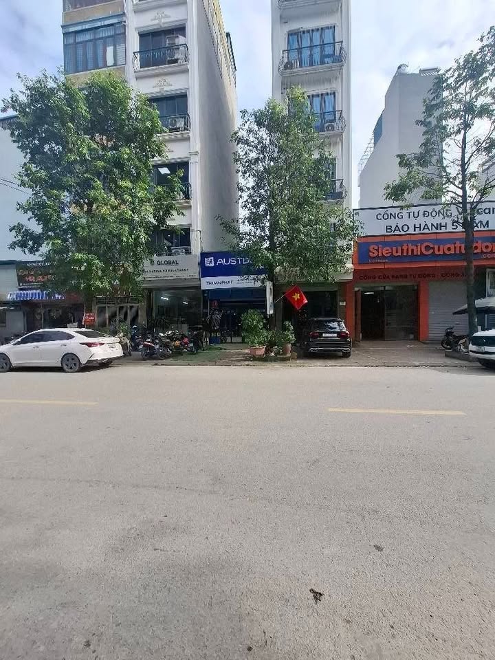 Đất Vạn Phúc 50m² giá 20.5 tỷ - Mặt phố kinh doanh sầm uất!