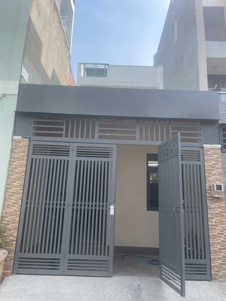 Nhà bán Thủ Đức 67m² giá 4.6 tỷ - Nhà đẹp, nội thất đầy đủ!