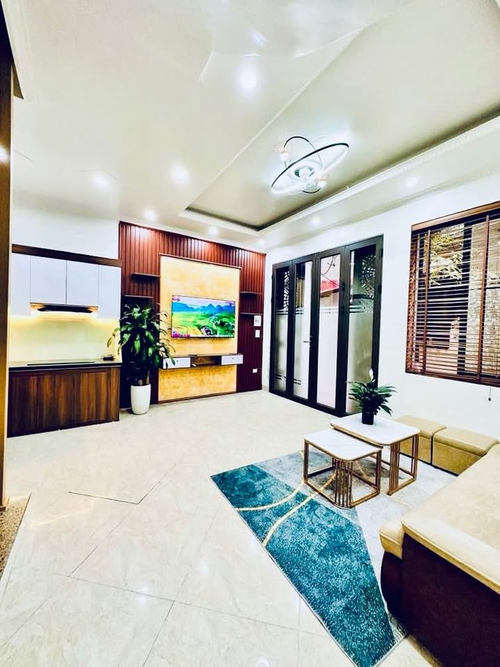 Nhà phố Cầu Giấy 36m² giá 7 tỷ - Thiết kế hiện đại, tiện nghi!