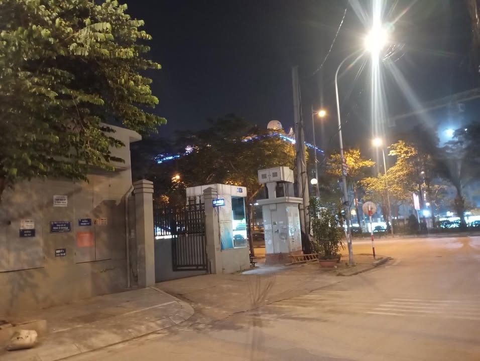 Nhà 4 tầng Lạc Long Quân 81m² giá 33.5 tỷ - Kinh doanh và ở lý tưởng!