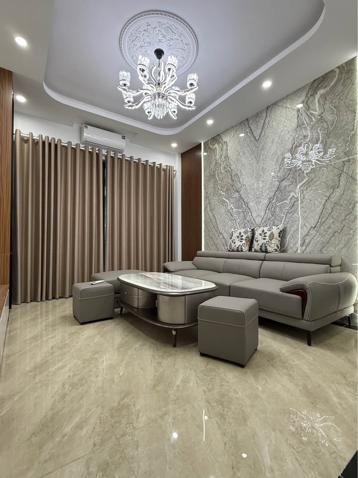 Nhà 5 tầng tại Cổ Nhuế, Bắc Từ Liêm 36m² giá 8 tỷ - Thiết kế hiện đại, sẵn sàng vào ở!