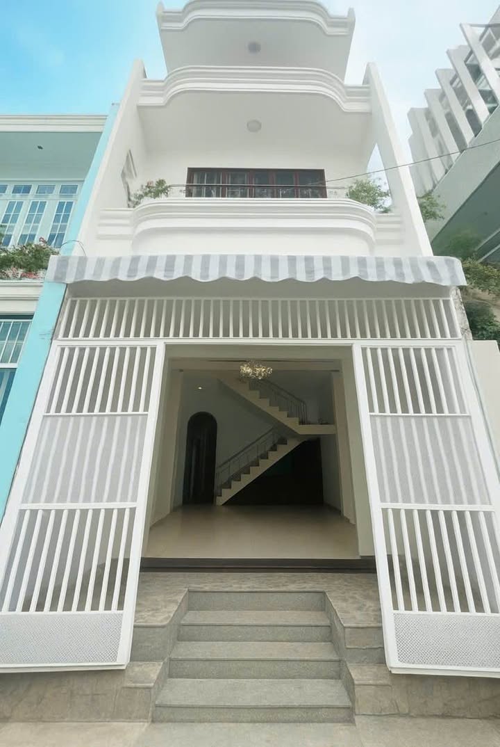 Nhà 3 tầng 75m² Đà Nẵng giá 6.6 tỷ - Vị trí đắc địa gần mặt tiền!