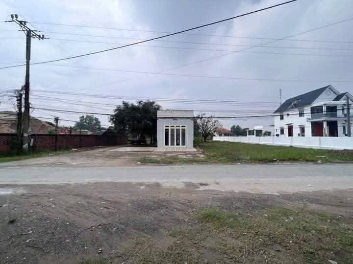 Kho xưởng Bến Lức 3.400m² giá 42 tỷ - Mặt tiền đường xe công