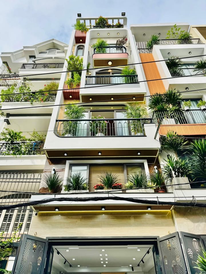 Nhà 5 Tầng 50m² - 10 Phòng Ngủ - Bán gấp tại Huỳnh Văn Bánh, Phú Nhuận