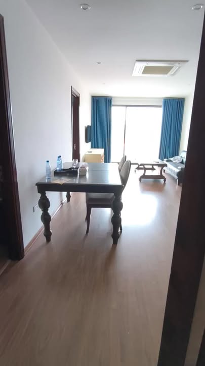 Căn hộ cho thuê mặt phố Lạc Long Quân, Tây Hồ 2PN - Full nội thất, tiện nghi hiện đại