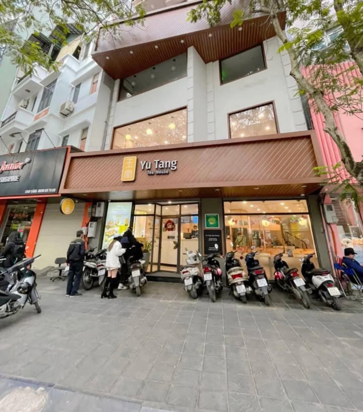 Nhà mặt phố Cầu Giấy 100m² giá 60 triệu/tháng - Vị trí đắc địa, kinh doanh sầm uất!